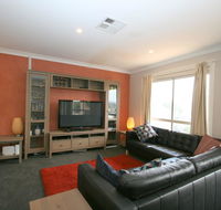 2/17 Jillamatong Street - Hobart Tourism