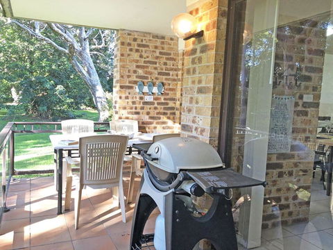 23 'Bay Parklands', 2 Gowrie Avenue - Little Beach, Air Con, Pool & Tennis Court - Hobart Tourism 2