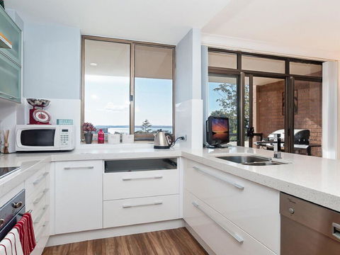 23 'The Commodore' 9-11 Donald Street - Delightful Unit With Gorgeous Water Views - Hobart Tourism 2