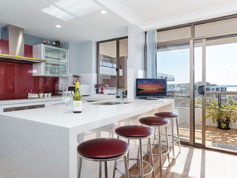 23 'The Commodore' 9-11 Donald Street - Delightful Unit With Gorgeous Water Views - Hobart Tourism 3