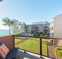 24 'The Poplars' 34 Magnus Street - views aircon WIFI Netflix  Pool