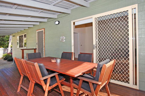 24 Sundew Street, Mudjimba - 500 Bond - Pet Friendly, Linen Supplied, WIFI, Air Cond. - Tourism TAS 3