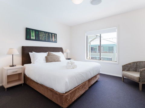 245 'Pacific Blue', 265 Sandy Point Rd - Air Conditioned Unit With Resort Facilities And Linen Supplied - Tourism TAS 1