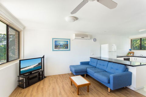 26 Wallis View - Opposite The Lake - 3 Bedroom Apartment - Sleeps 8 - Hobart Tourism 2