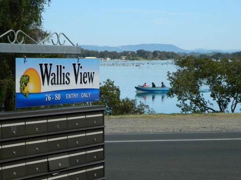 26 Wallis View - Opposite The Lake - 3 Bedroom Apartment - Sleeps 8 - Hobart Tourism 0