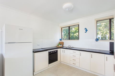 26 Wallis View - Opposite The Lake - 3 Bedroom Apartment - Sleeps 8 - Hobart Tourism 3