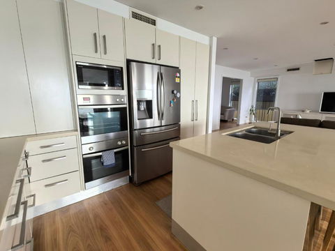 Beachfront Bliss 4BR Villa Direct Beach Access - Tourism TAS 3