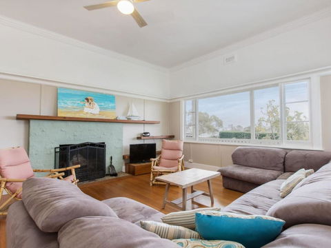 BEACHSIDE GETAWAY DROMANA - Hobart Tourism 3