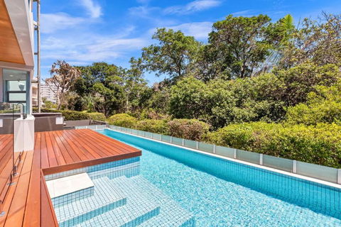 BEACH01- Mooloolaba Beachfront Apartment With Private Pool - Hobart Tourism 2