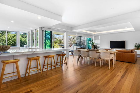 BEACH01- Mooloolaba Beachfront Apartment With Private Pool - Hobart Tourism 0