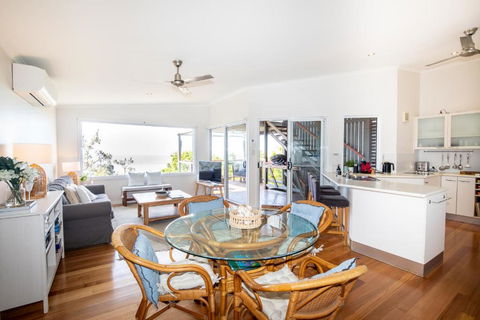 BEST OCEAN VIEWS ON STRADDIE + SUNSET DECK - Hobart Tourism 4