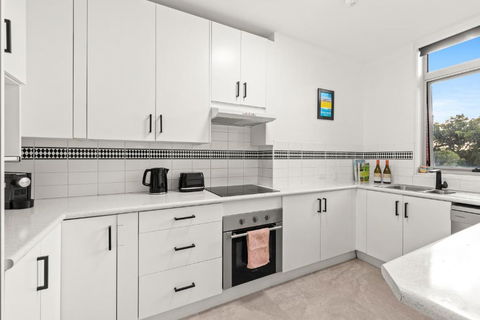BELLEVUE HILL Close To Bondi - 2 Bathrooms & Pool - Hobart Tourism 2
