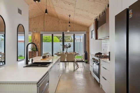 Birdwood Modern Rustic - Hobart Tourism 0