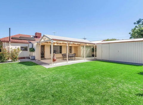 Birkinshaw Villa ( 3 Bedroom With Parkings ) - Hobart Tourism 1