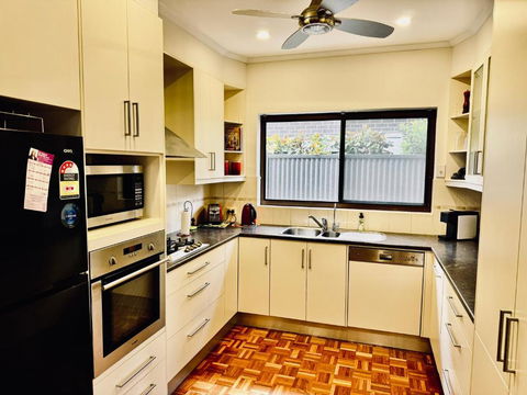 Birkinshaw Villa ( 3 Bedroom With Parkings ) - Hobart Tourism 2