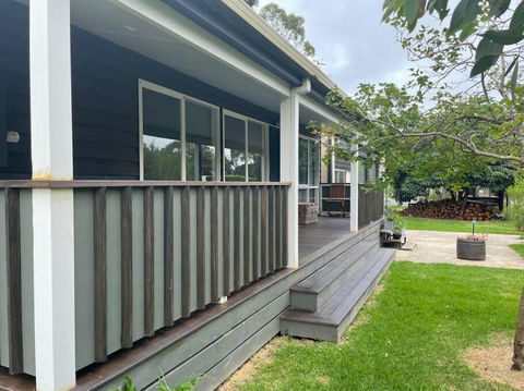 BLACK DUCK SHACK -Dog Friendly -Red Rocks Beach - Hobart Tourism 0