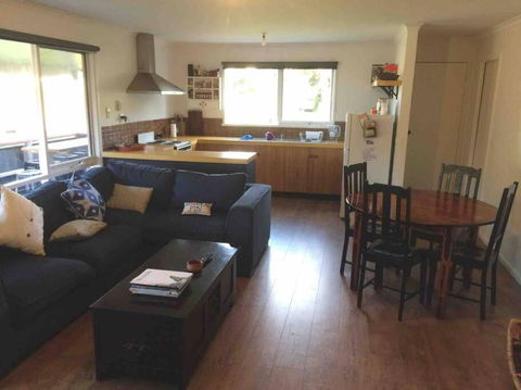 BLACK DUCK SHACK -Dog Friendly -Red Rocks Beach - Hobart Tourism 3