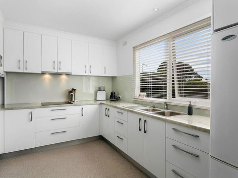 BLAIRGOWRIE VIEWS..front Beach Location Location. - Hobart Tourism 1