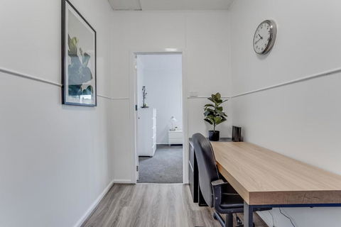 Bright And Airy Cosy Cottage, Close To Town - Hobart Tourism 4