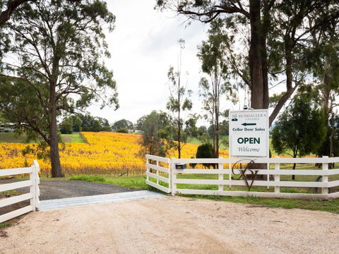 Bundaleera Vineyard And Farm Stay - Hobart Tourism 1