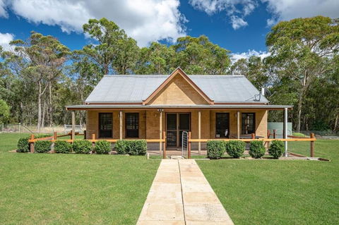 Caballo Retreat Cottage - Hobart Tourism 0