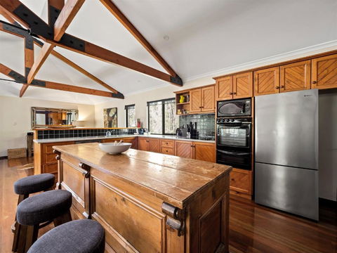 Calistoga Chalet - Luxury Among The Trees - Hobart Tourism 2