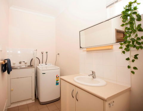 Carnarvon Central Apartments - Hobart Tourism 4