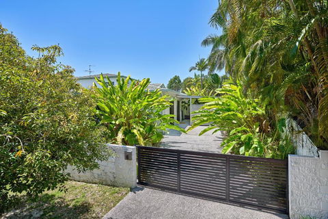 Cairns Northern Beaches Holiday Retreat - Hobart Tourism 1