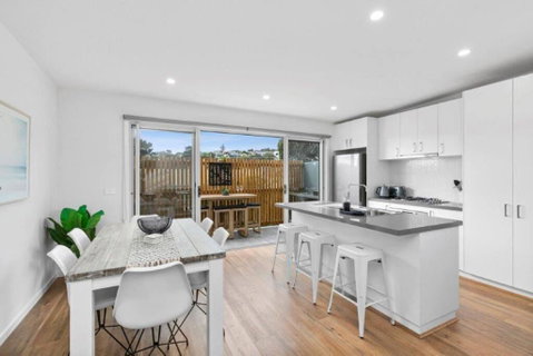 CASA EMEC- PETS WELCOME Luxury, Aircon, Walk To The Shops And Beach! Outdoor Shower And Garage Parking - Tourism TAS 0