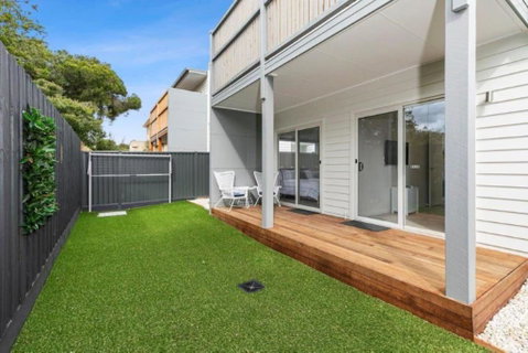 CASA EMEC- PETS WELCOME Luxury, Aircon, Walk To The Shops And Beach! Outdoor Shower And Garage Parking - Tourism TAS 1