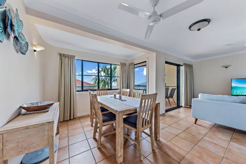 Casa Mama - Airlie Beach - Hobart Tourism 3