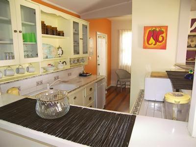Casablanca Enchanted Cottage - Hobart Tourism 3