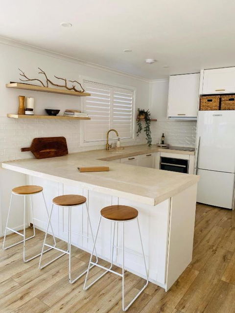 Castaway, Cowes Beach House - Hobart Tourism 1