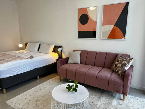 CBD Pink!Studio 1 Bedroom FreeParking - Tourism TAS 3