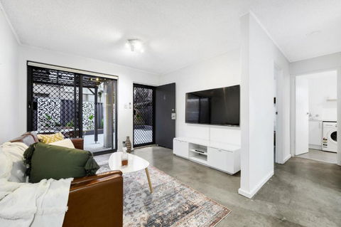 CENT29 - Riverside Retreat - Hobart Tourism 1
