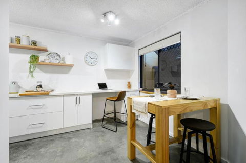 CENT29 - Riverside Retreat - Hobart Tourism 3