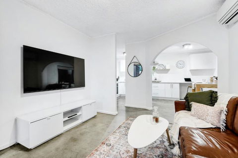 CENT29 - Riverside Retreat - Hobart Tourism 4