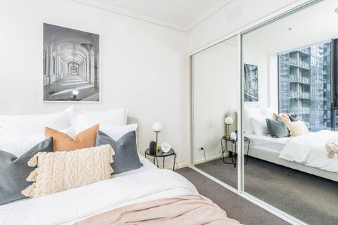 Central 1BR Southbank Apartment - Hobart Tourism 2