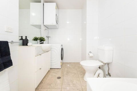 Central 1BR Southbank Apartment - Hobart Tourism 3