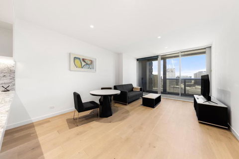Central 2 Bedroom Apartment Melbourne With Parking - Hobart Tourism 3