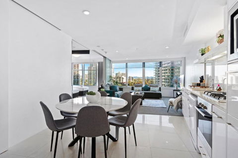 Central Surfers Paradise Family Retreat - Hobart Tourism 1