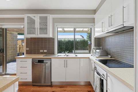 Central Town-house For Six By Ready Set Stay - Hobart Tourism 3