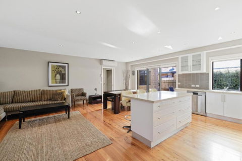 Central Town-house For Six By Ready Set Stay - Hobart Tourism 4