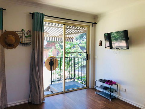 Charlie Sweet Home At Mornington Peninsula - Hobart Tourism 4
