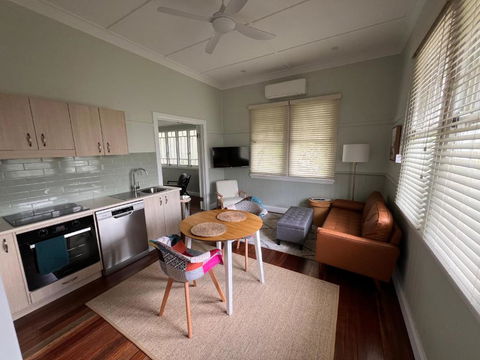 Charming Lismore Home - Hobart Tourism 4