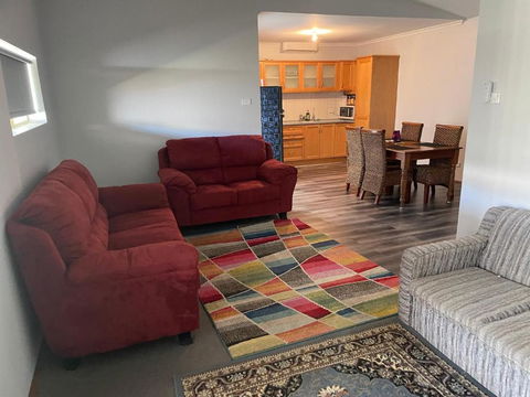 Central Shenton Unit Outside Dog Friendly, Near Hospital - Hobart Tourism 0