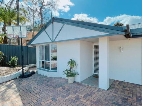 Cheerful 5 Bedroom Holiday Destination - Hobart Tourism 4