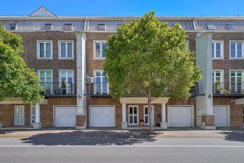 Chelsea Terrace - Hobart Tourism 3
