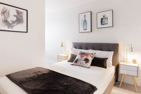 Chasing Skylines - Chic & Contemporary Living - Hobart Tourism 1