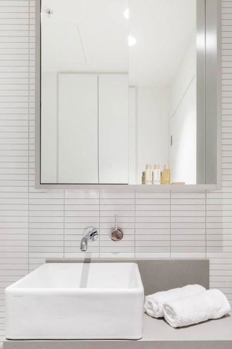 Chasing Skylines - Chic & Contemporary Living - Hobart Tourism 3
